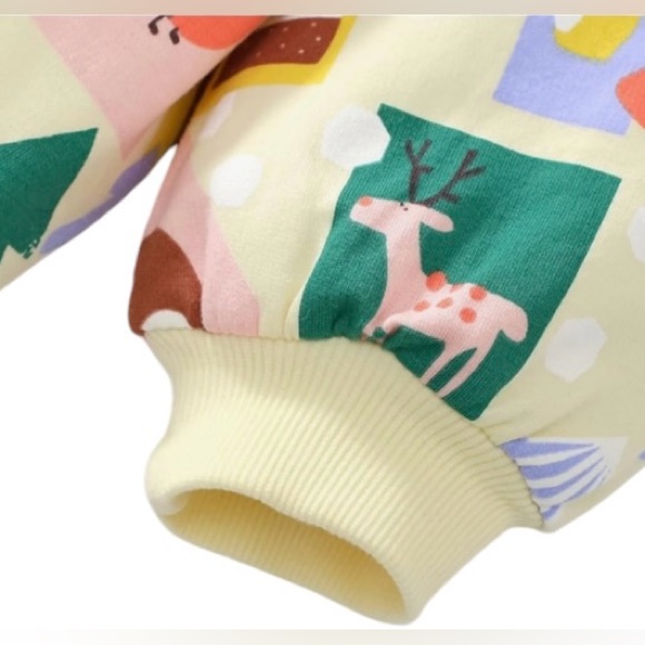 ⭐️$5 Holiday Sweatshirt Adorable Print Boutique NEW - Picture 3 of 4